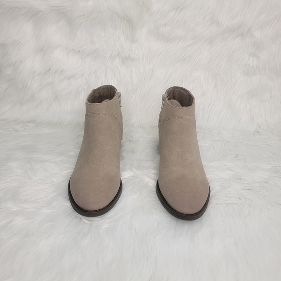 Taupe ankle boots. - Picture 2 of 7
